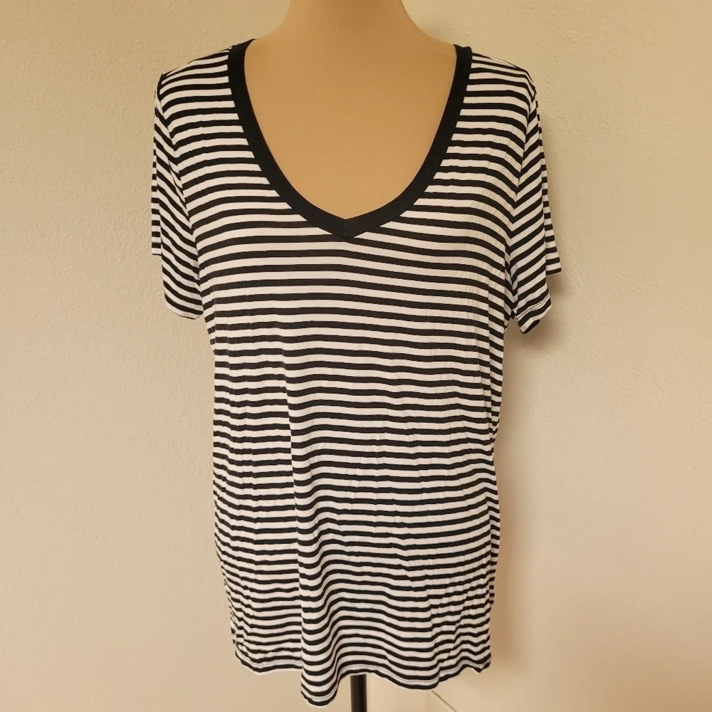 Torrid Black and White Striped Women's Top - Picture 1 of 4